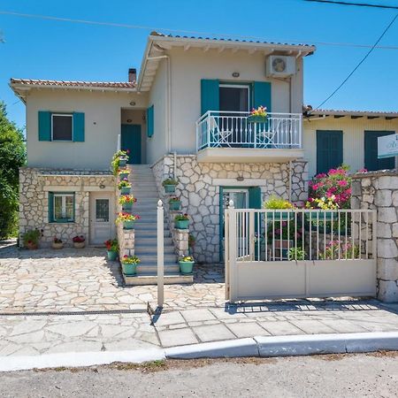Appartamento Avelia Blue Asprogerakata Esterno foto